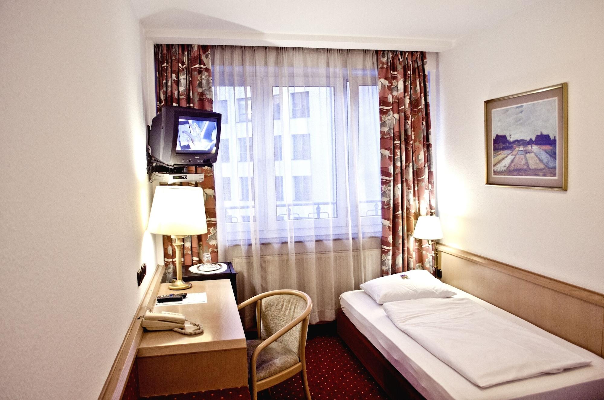 Adler Hotel Frankfurt Fráncfort del Meno Exterior foto